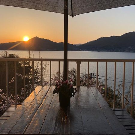 Sen Guesthouse โชโดชิมา ภายนอก รูปภาพ